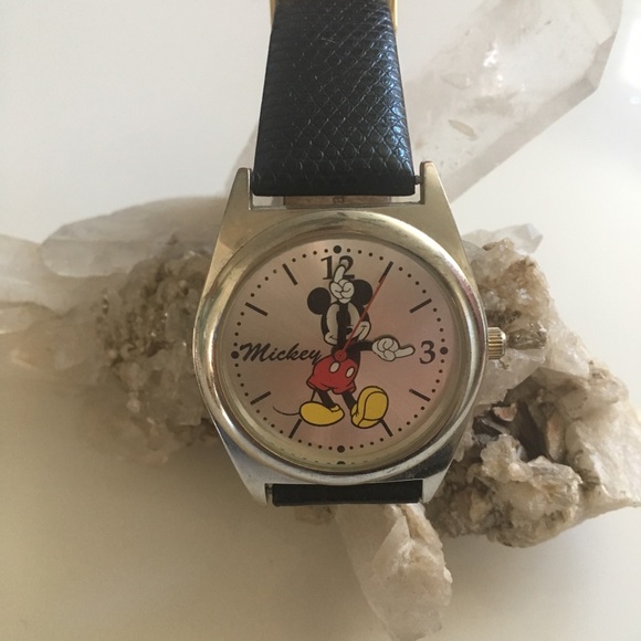 Authentic Disney  watch with black leather strap - Picture 3 of 8